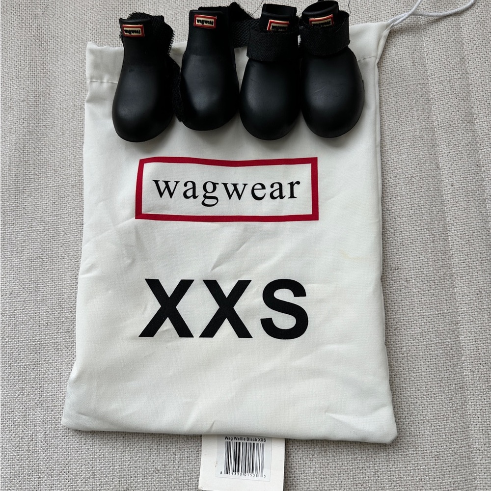 Authentic WAGWEAR Wagwellies in black XXS with bag